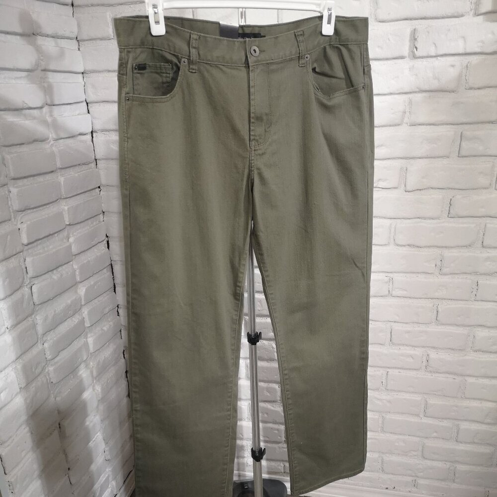 NWT Calvin Klein Jeans Men's Size 38/32 Green Traditional Fit Straight Leg Pants